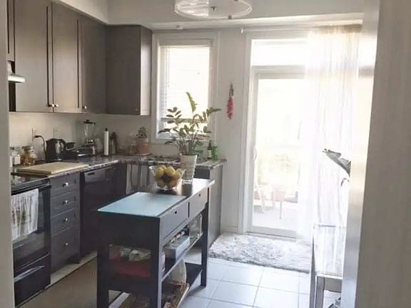 2nd image of 50 Lily Cup Ave