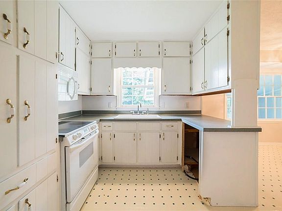 2nd image of 2851 Mobley Dr