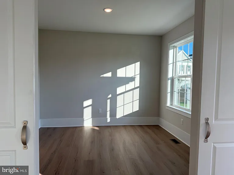 1404 Justin Dr — Photo 3
