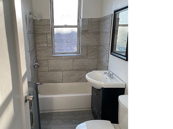 3rd image of 7242 S Dorchester Ave Floor 3