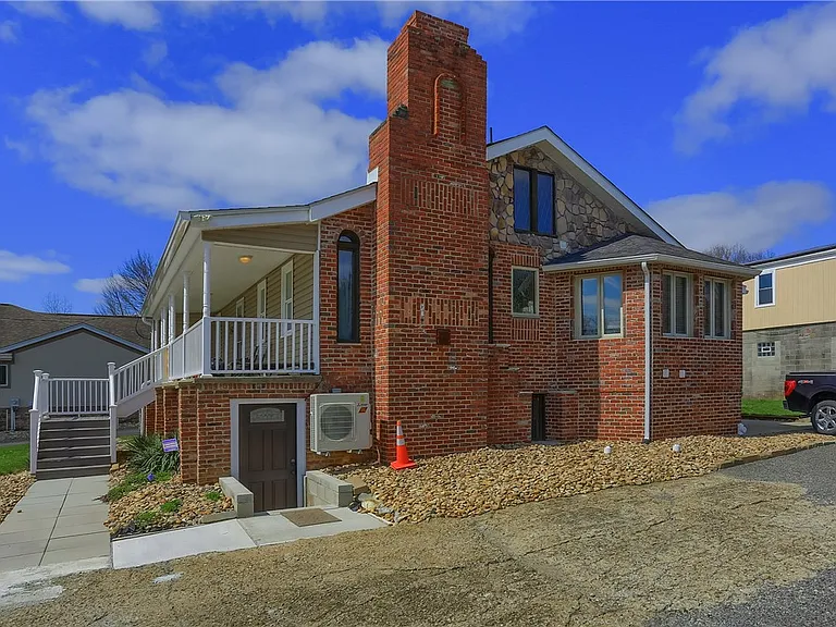2501 Wildwood Rd — Photo 3