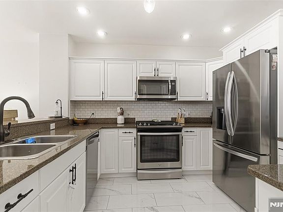 3rd image of 216 The Promenade