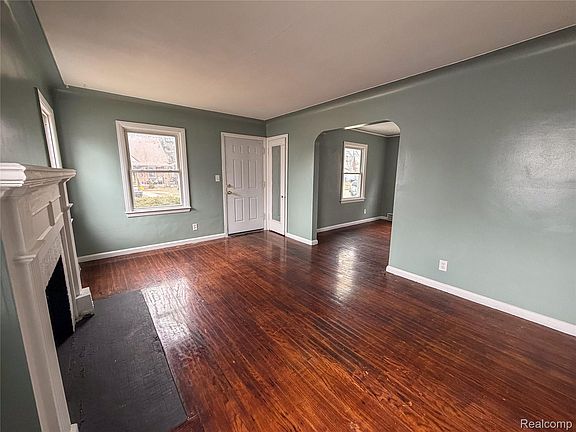 4th image of 15456 Saratoga St