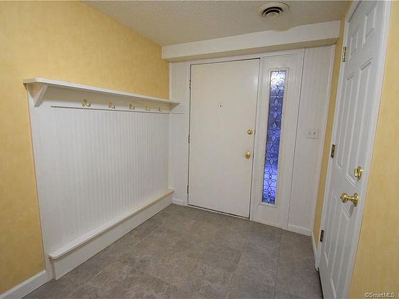2nd image of 28 Brockton Ct Unit 28