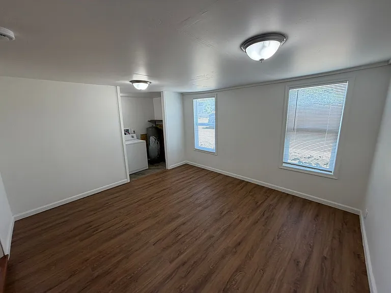 3435 Kathryn Ave NE — Photo 6