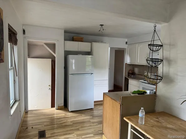 306 W Parkway Ave, Flint, MI 48505