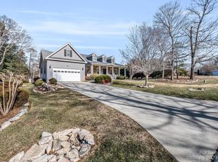 329 Classic Oaks Cir, Hendersonville, NC 28792