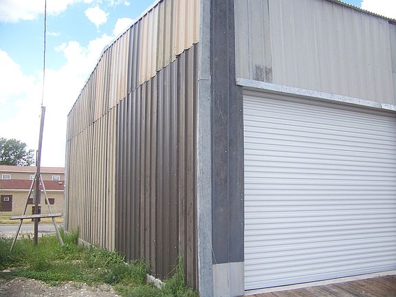 2nd image of 817 W Avenue G