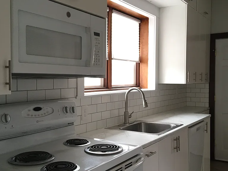 106 1st Ave NE — Photo 8