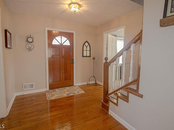 3rd image of 2883 Skyland Dr