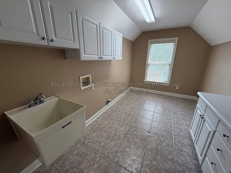1016 Longhorn Ct — Photo 24