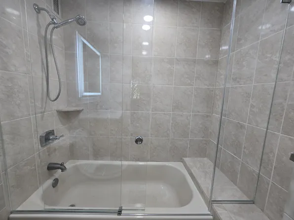 133 Harmon Cove Tower image 18 of 40