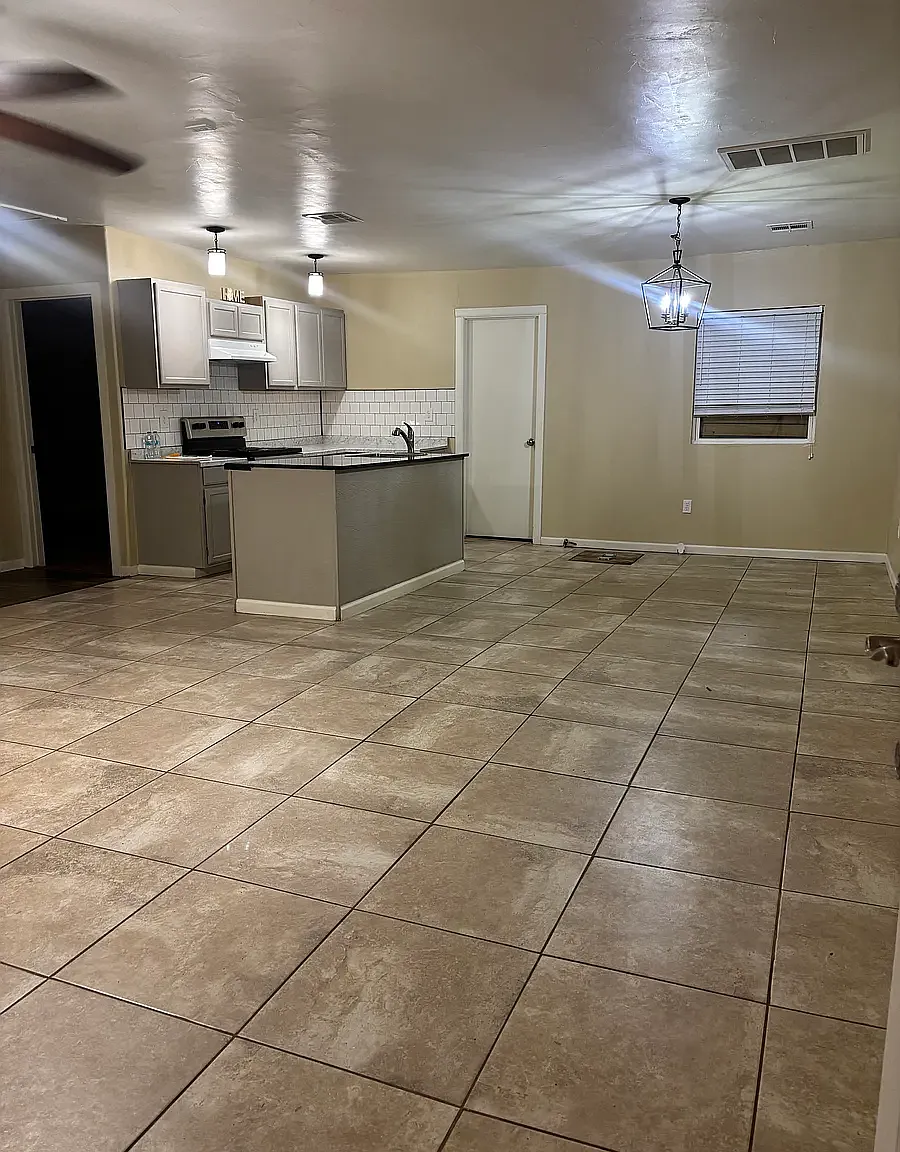 2515 N Fonshill Ave — Photo 2