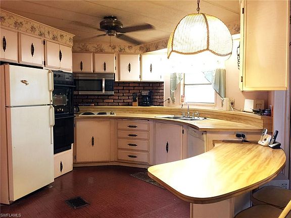 4th image of 26040 Countess Ln