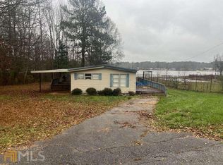 25 Lakeview Dr, Locust Grove, GA 30248