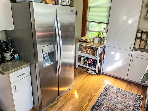 3rd image of 6807 Elmwood Ave