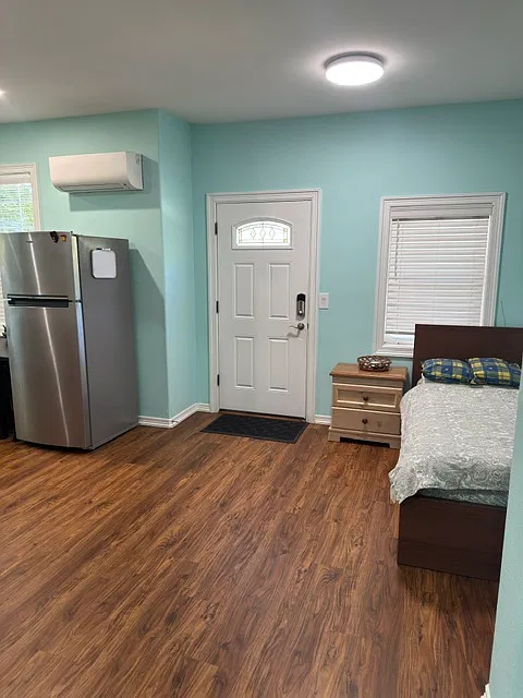 Studio, 350 sqft, $1,500 — Photo 2