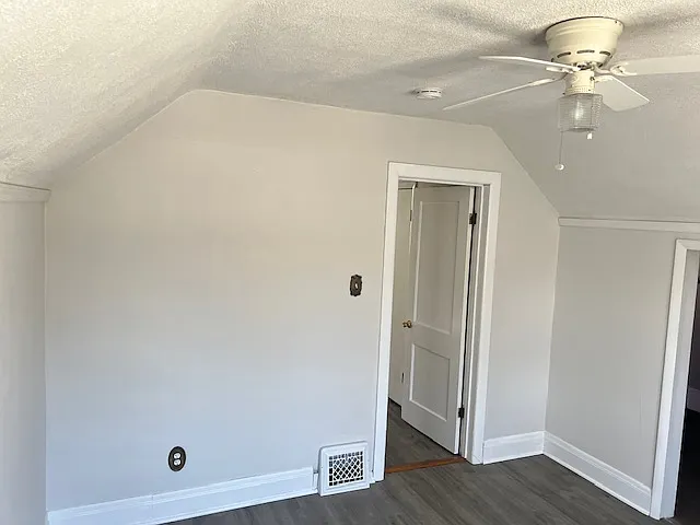 1013 Glenview Ave — Photo 17