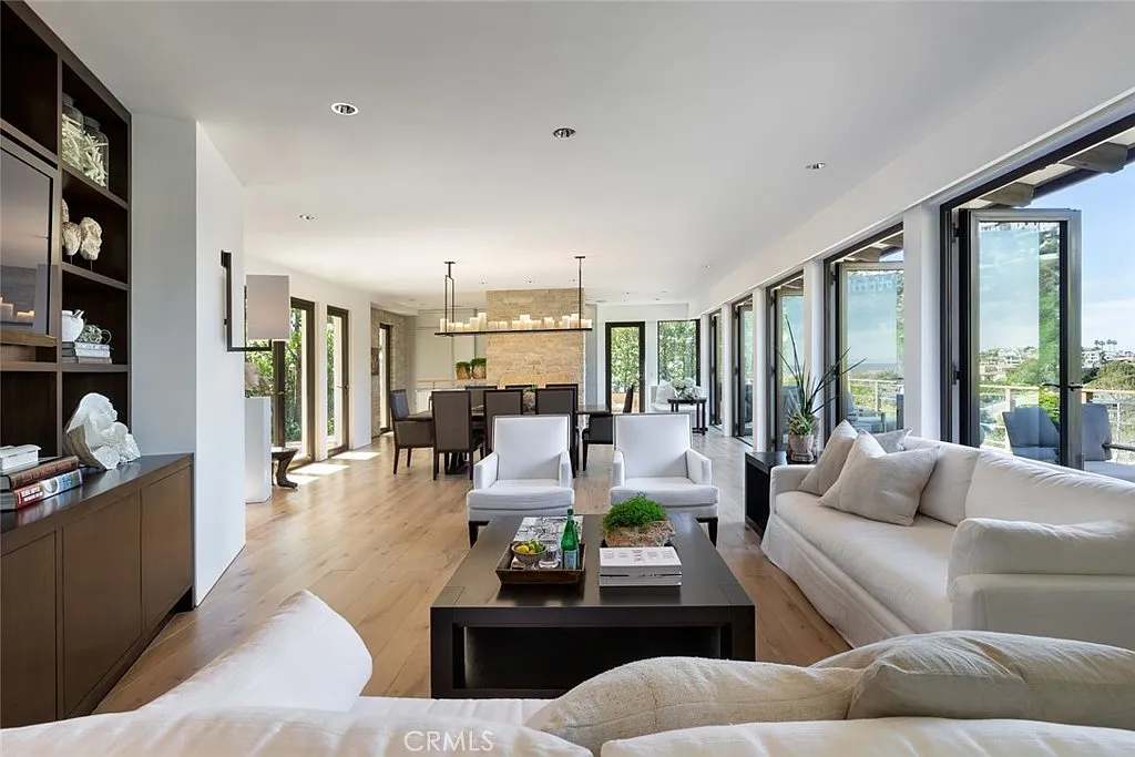 3 bed, 3.5 bath, 2800 sqft, $45,000 — Photo 2