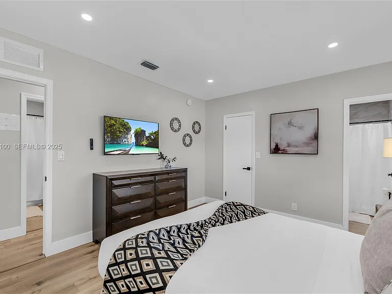 1204 NE 7th St — Photo 17