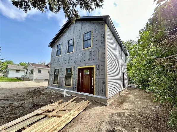 614 22nd St NW, Minot, ND 58703