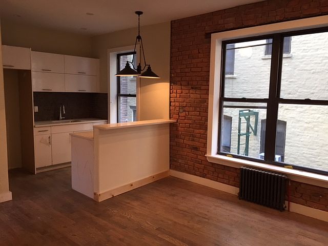 1st image of 553 Howard Ave APT 4