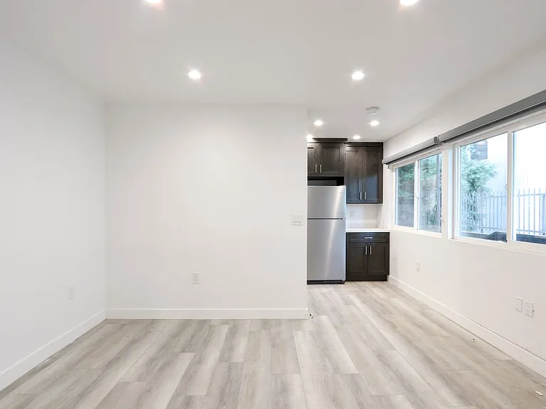 410 Lucas Ave — Photo 29