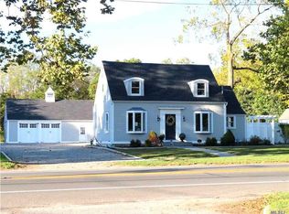 498 Main Rd, Riverhead, NY 11901
