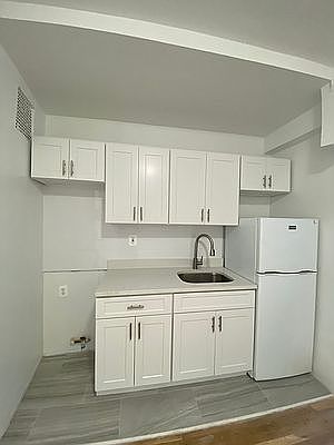 4th image of 68-12 Yellowstone Blvd #6C