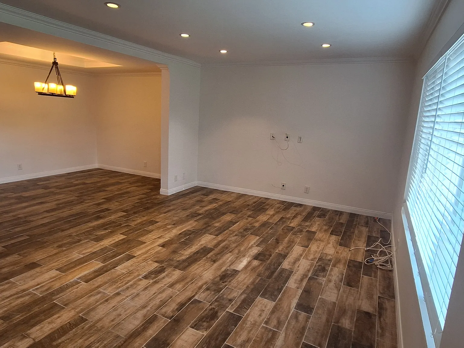 3 bed, 1356 sqft, $3,595 — Photo 2