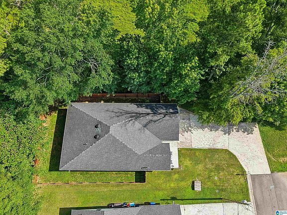 5th image of 157 Trinity Ln