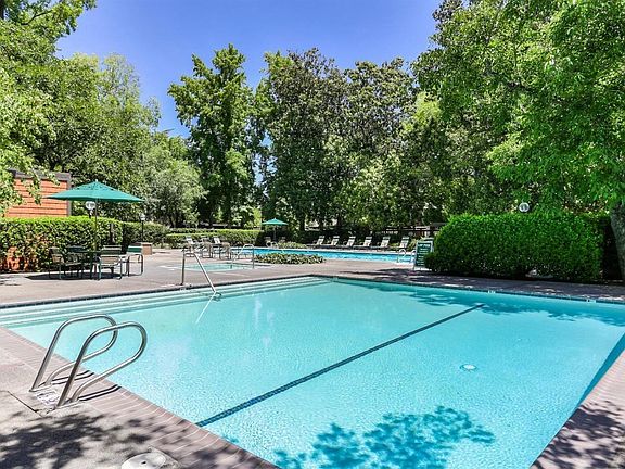 3rd image of 649 Woodside Ln #1