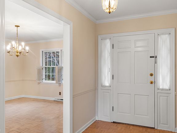 3rd image of 625 Mulberry St