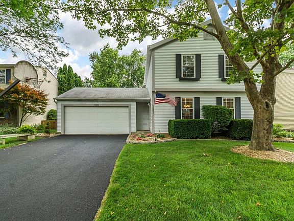 4th image of 1174 Crater Lake Ln