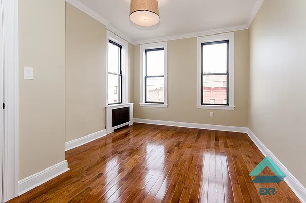 Rented by EXR | media 18