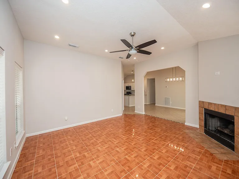121 Coffee Ln — Photo 6