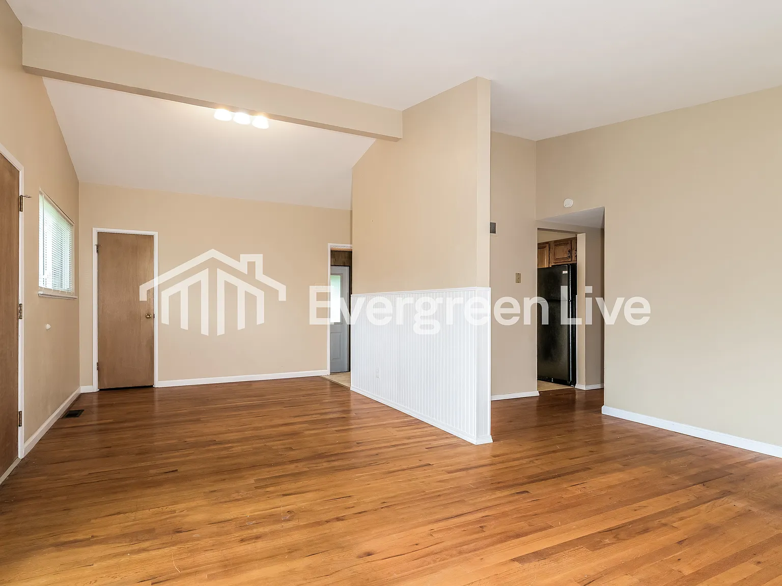 3 bed, 1.5 bath, 1232 sqft, $1,395 — Photo 2