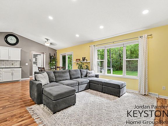5th image of 58 Sagamore Trl SE