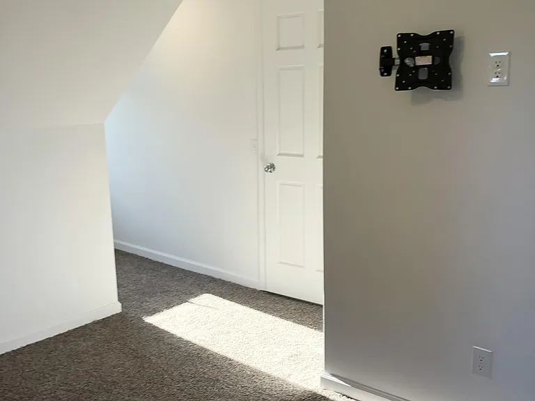 Room C $825 per month