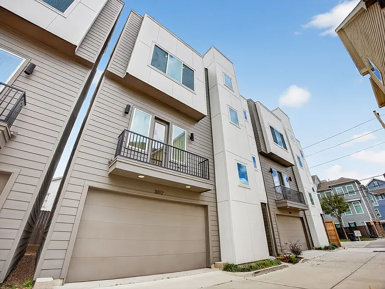 3012 Bell St #3012 — Photo 8