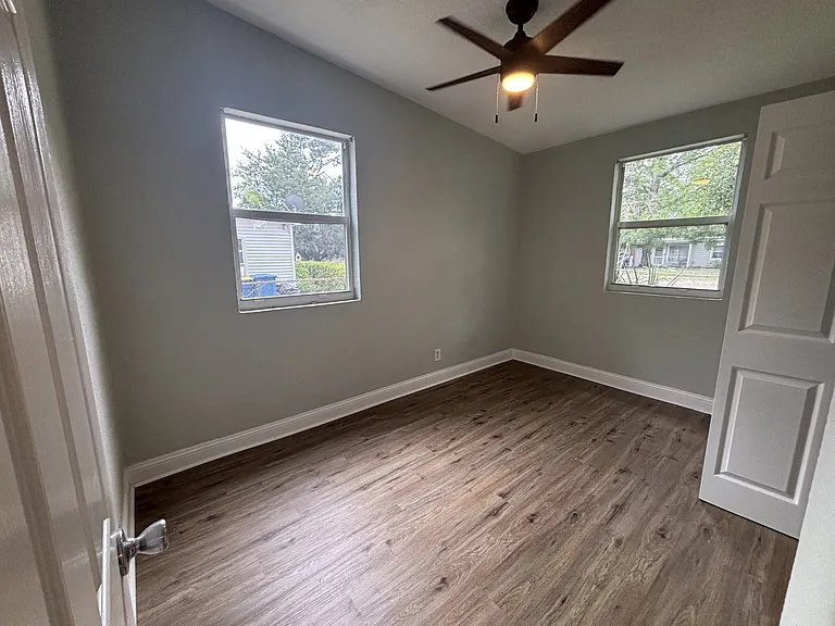 10615 Biscayne Blvd — Photo 11