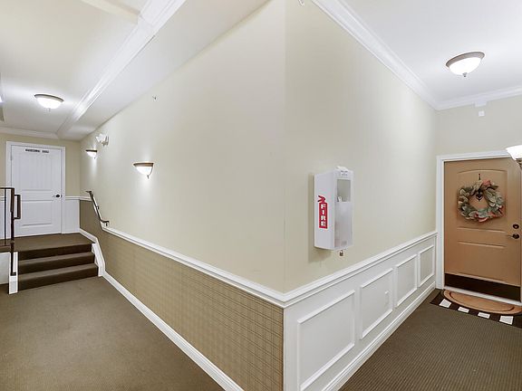 3rd image of 587 Riverpointe Dr Unit 1