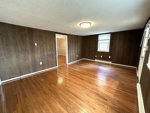 4th image of 2828 Cedarhurst Rd #B