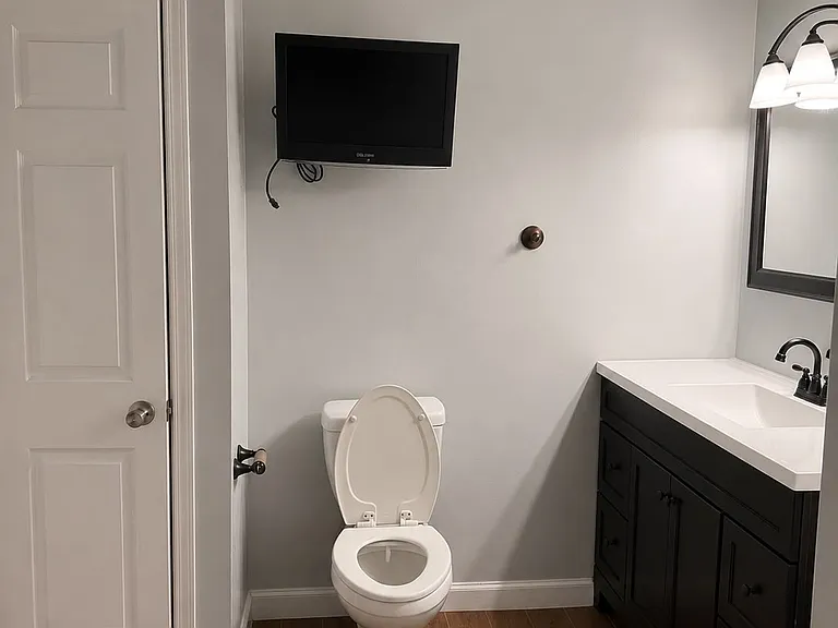 Primary En Suite Bathroom