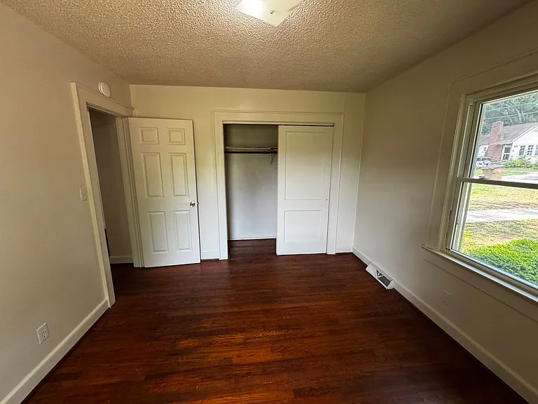 816 Churchill Dr — Photo 10