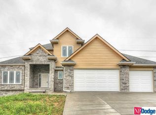 6429 Centennial Rd, Papillion, NE 68157