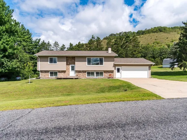 8880 Golfview Dr, Houston, MN 55943