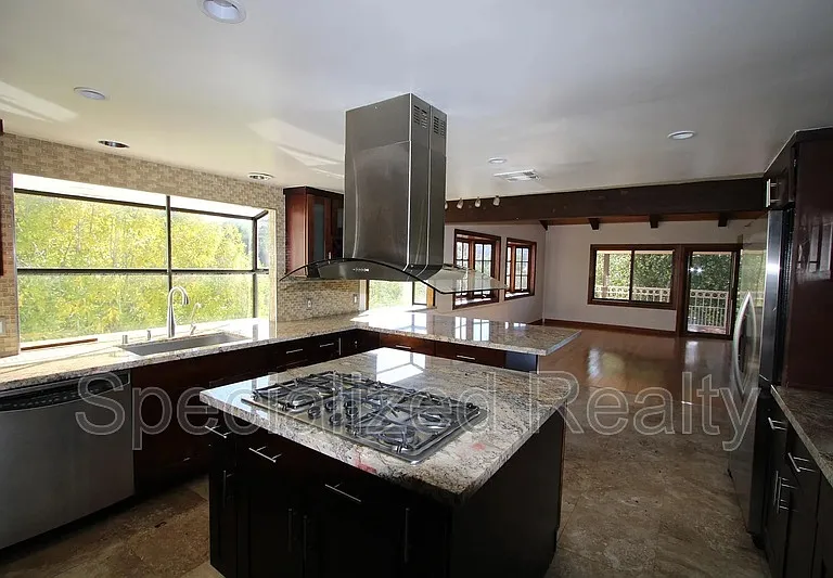 3694 Berwick Dr — Photo 5