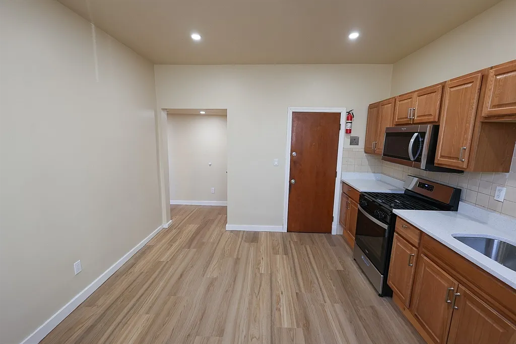 1 bed, 1.0 bath, 650 sqft, $2,100 — Photo 4