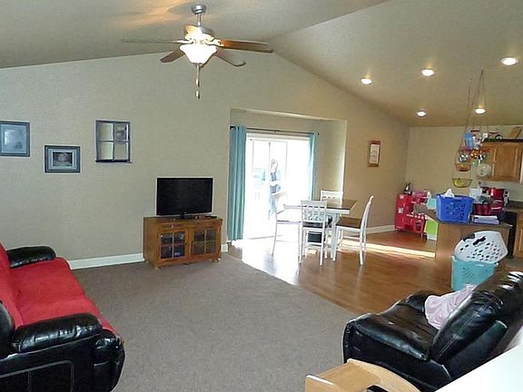 2nd image of 17 Wildflower Cir